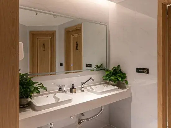 Vienna Hotel (Wanzhou Wuqiao South Station)
