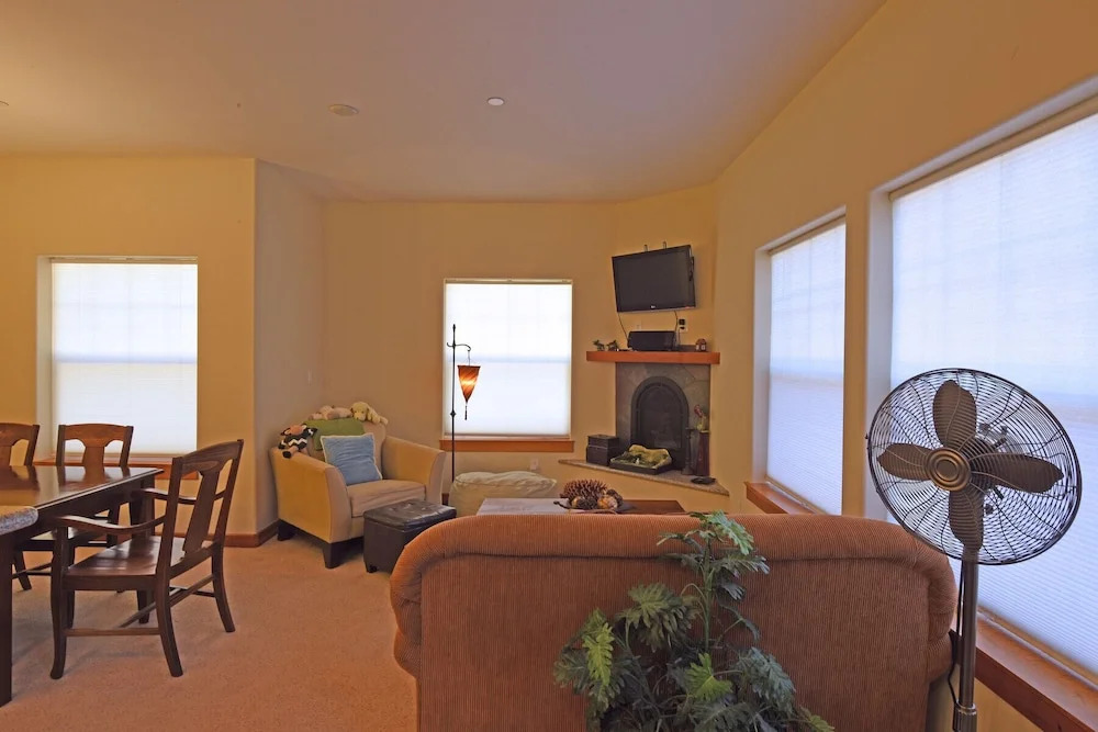 Sunny Woods Acres Near Golf & Adventure Park