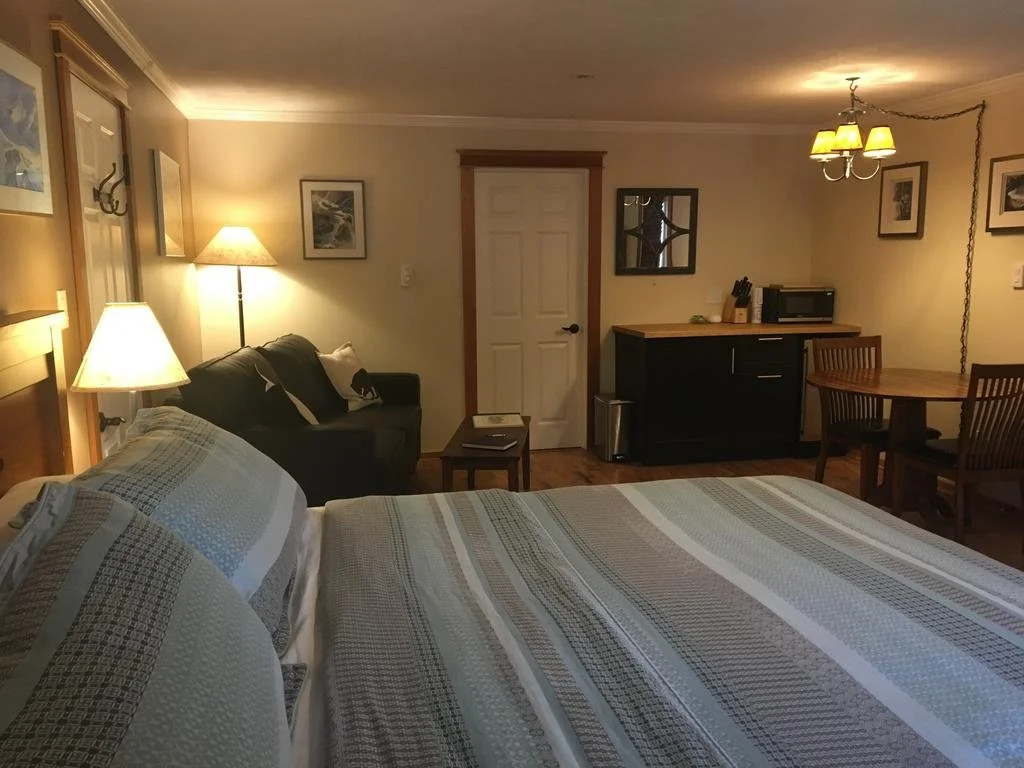 Canadian Rockies Inn