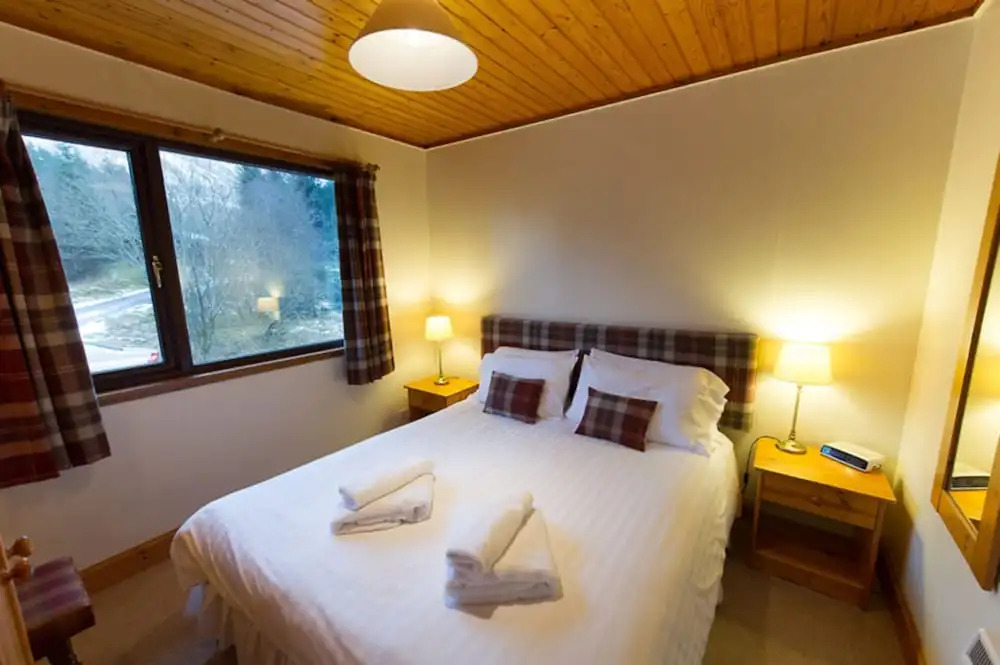 Eagle Lodge with stunning loch and mountain view