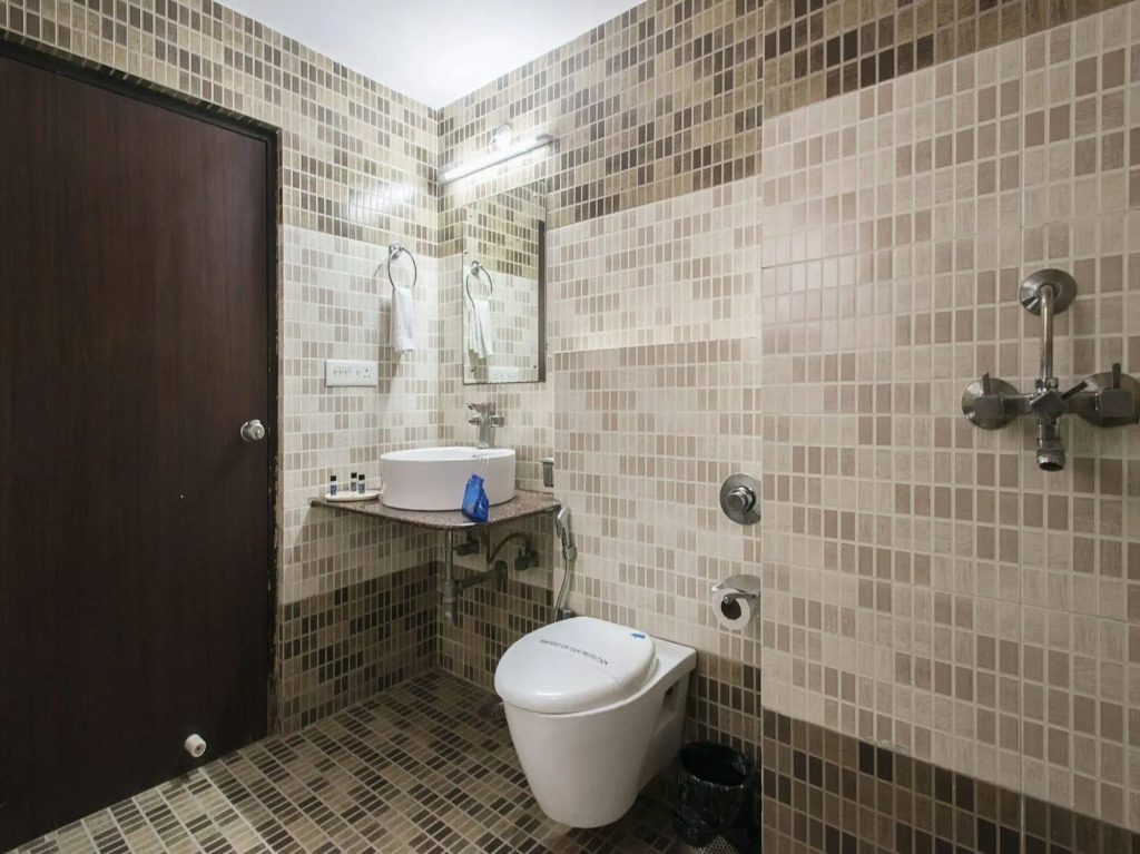 OYO 2048 Hotel Le Grand
