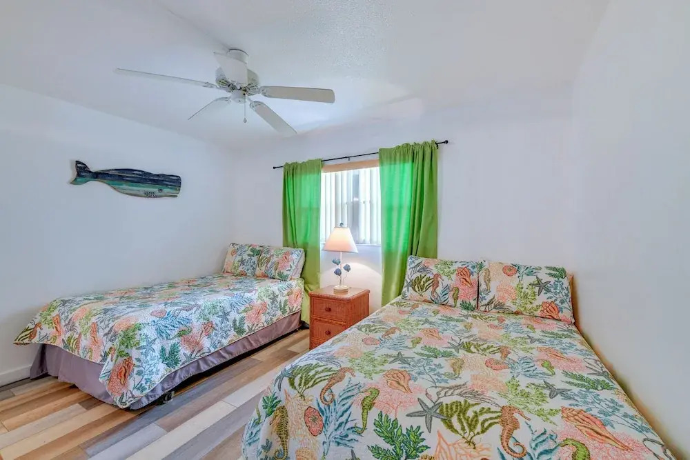 Tropical Sarasota Condo < 1 Mile to Beach!