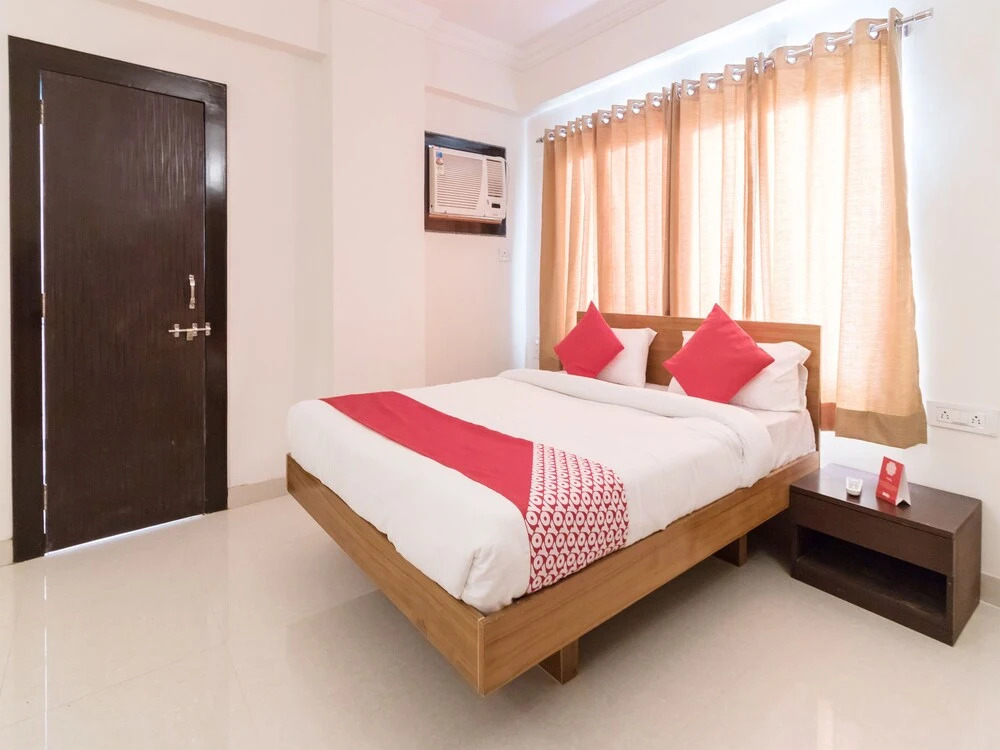 OYO Home 11410 Modern 3BHK Goverdhan Villas