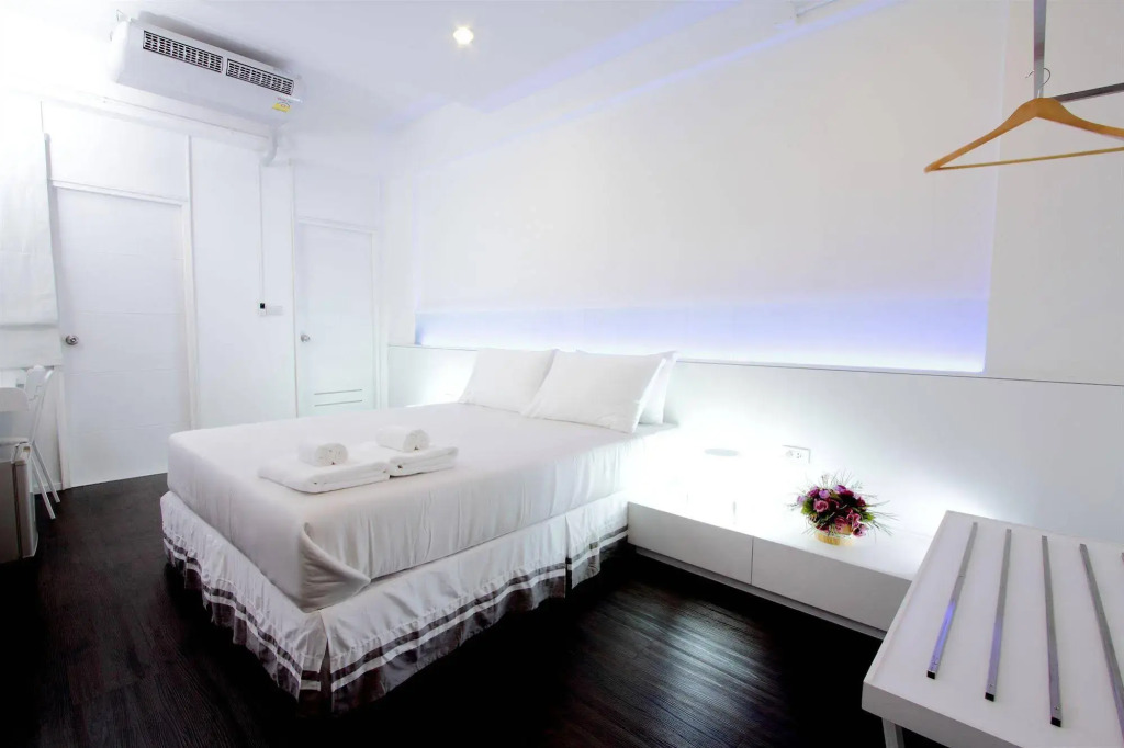 U Apartment