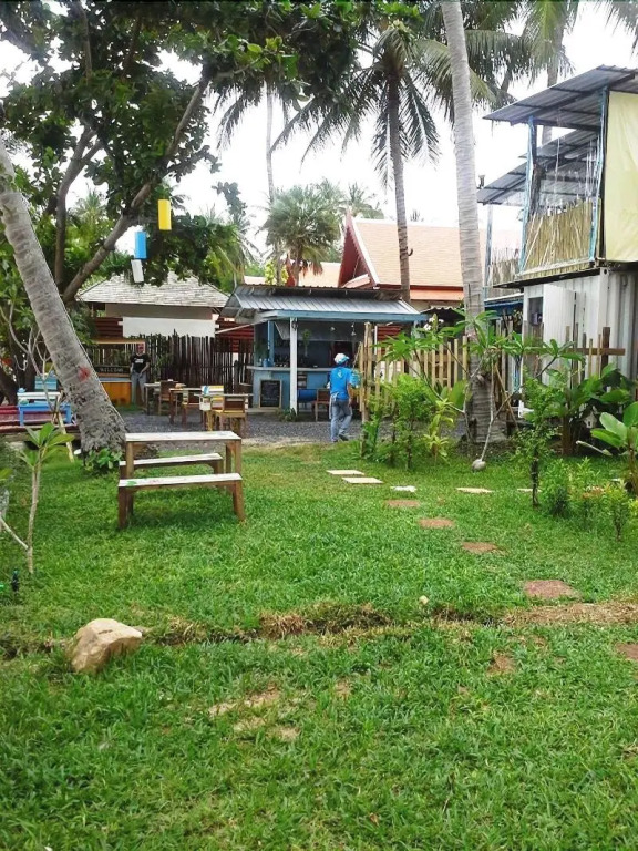 Think & Retro Cafe Lipa Noi Samui