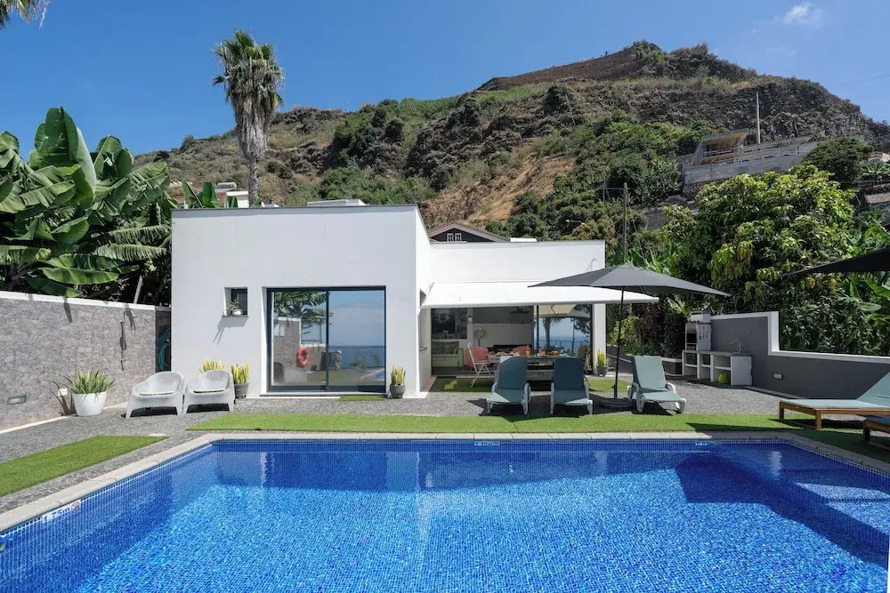 Villa Graycis House by Villa Plus