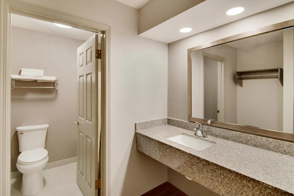 Red Roof Inn & Suites Pensacola-NAS Corry