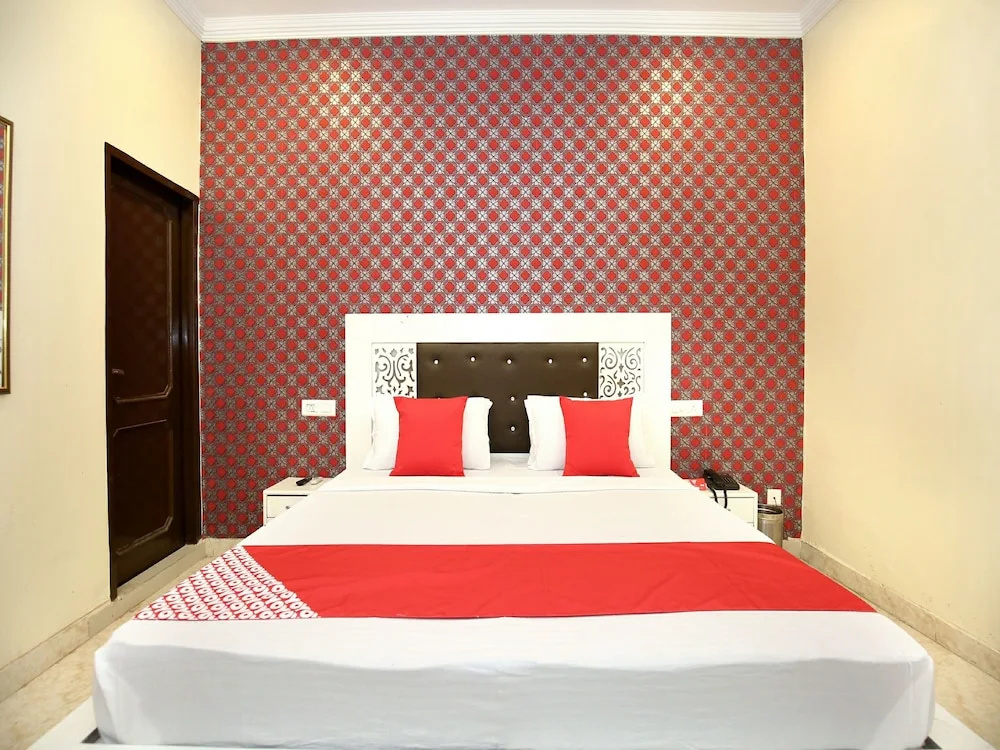 OYO 13102 Hotel Adarsh