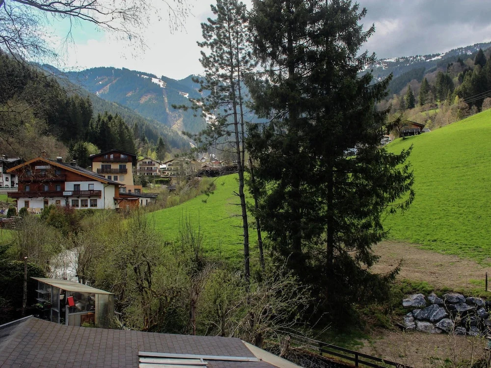 Cozy Chalet in Zell Am See With Balcony