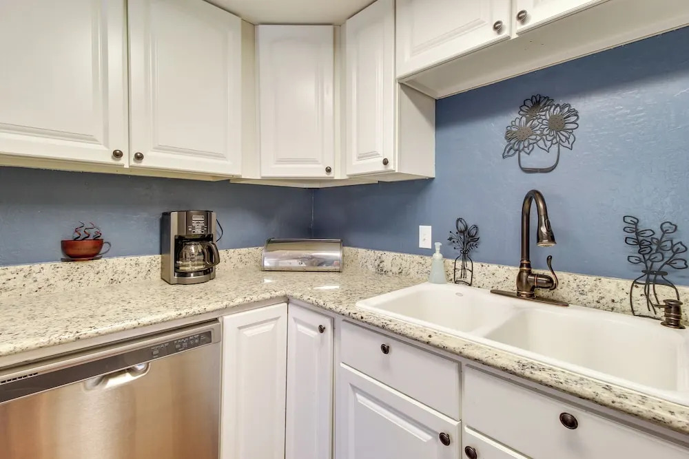 Bright Lakeside Home w/ Deck: 2 Mi to Rainbow Lake