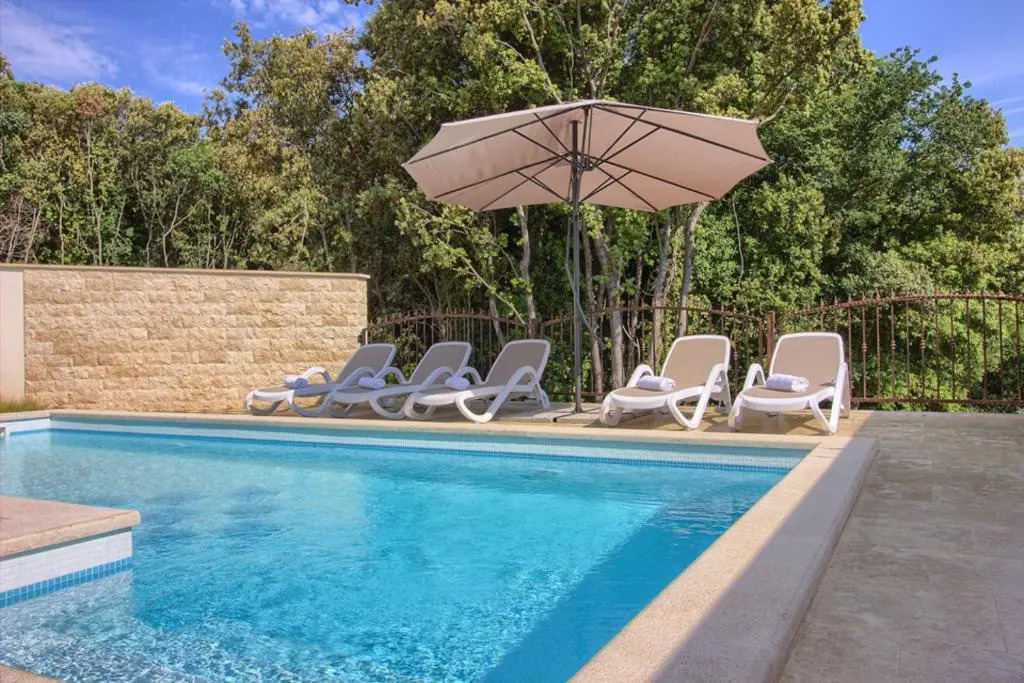 Complex of 2 villas Banjole-Mar with 2 private pools for up to 20 persons 200m from the beach - WiiBuk
