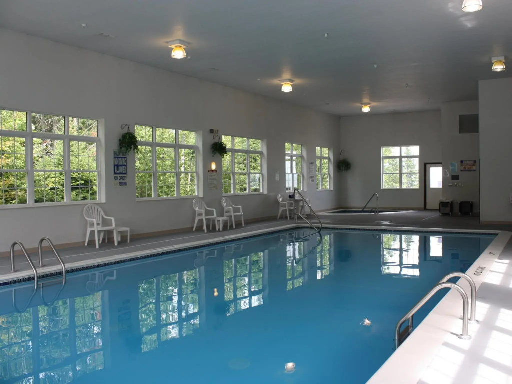 Magnuson Grand Hotel Lakefront Paradise
