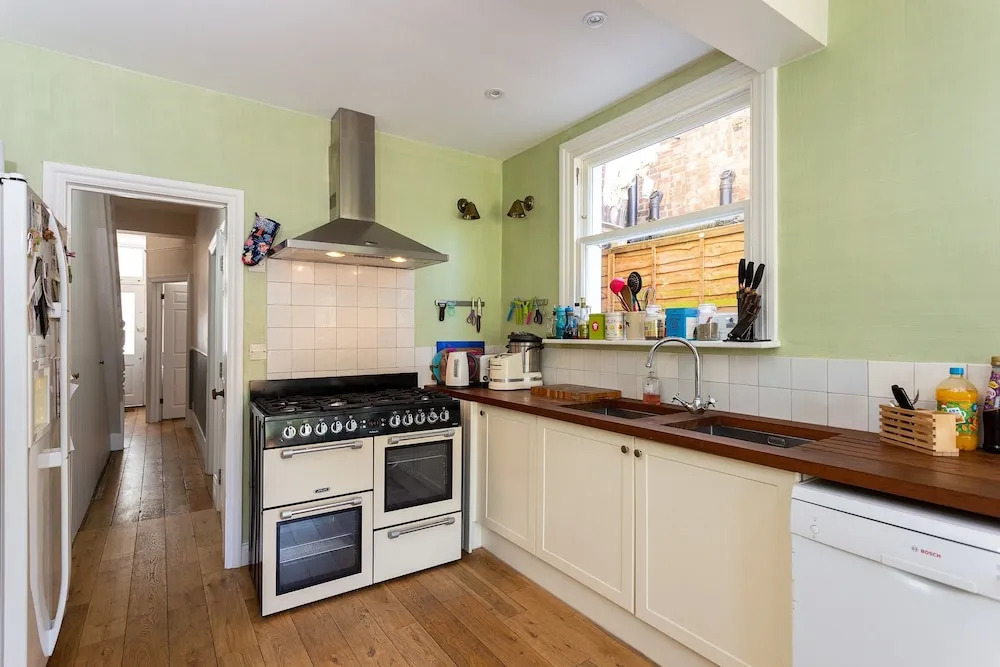 3 Bedroom House With Garden Near Notting Hill
