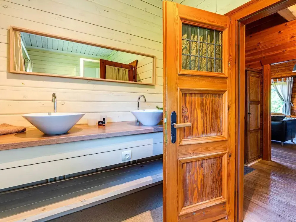 Quaint Chalet, Bernister