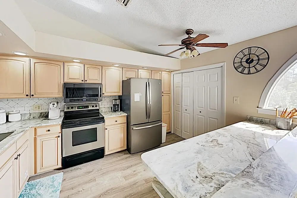 New Listing! Luxe Resort W/ Bay View & Pools 3 Bedroom Condo