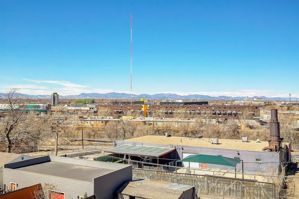 Amazingly Sleek Rino Pad - Stunning Mountain Views