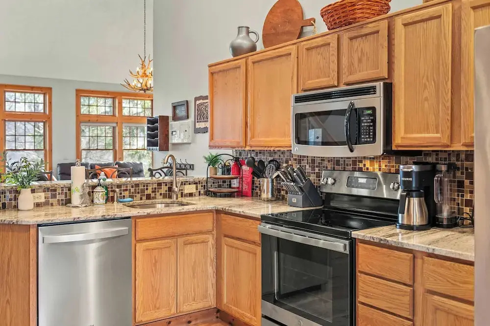 Mountain Escape With Game Room, Balcony & Stunning Views in the Poconos Christina
