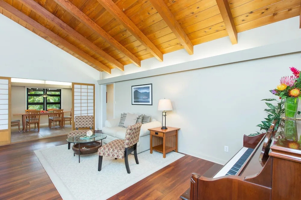 Hale Poola 5 Bedroom Home