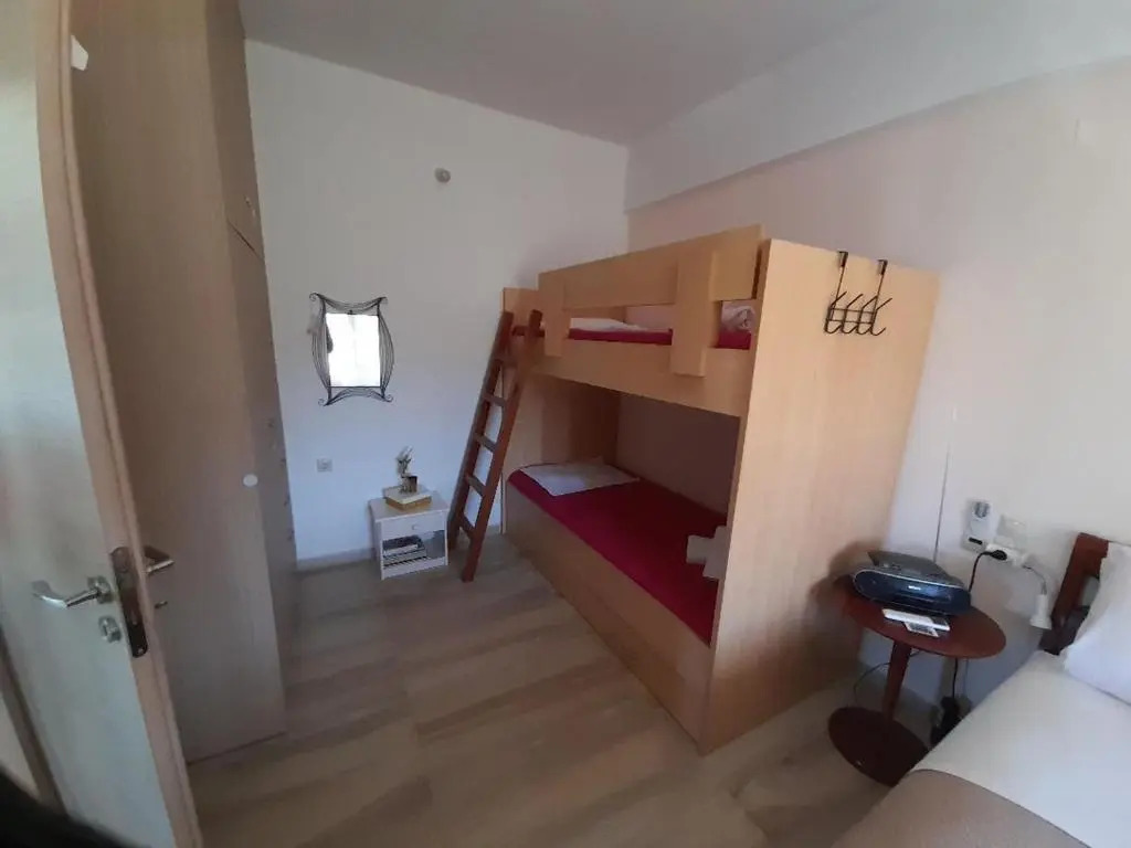 Paximadia - 1 bedroom apt - beach front