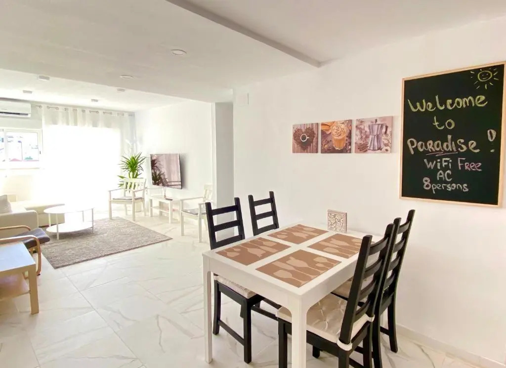 Fresh and Modern Delux Apartment in 1 min from the beach!
