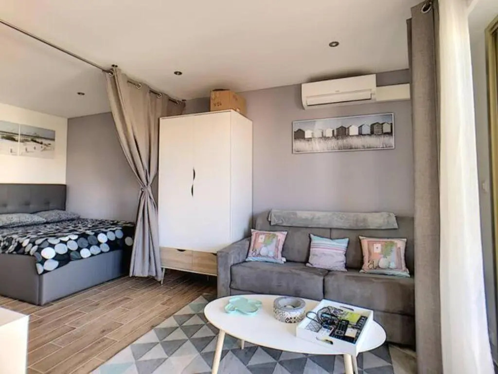 Juan Les Pins Centre - Studio Neuf Avec Terrasse - 3 Mins Des Plages - Jazz Apartment
