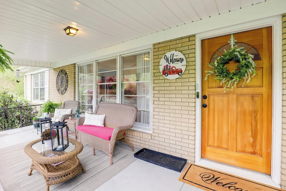 Fire Pit & Game Room: Family Home in Marshall