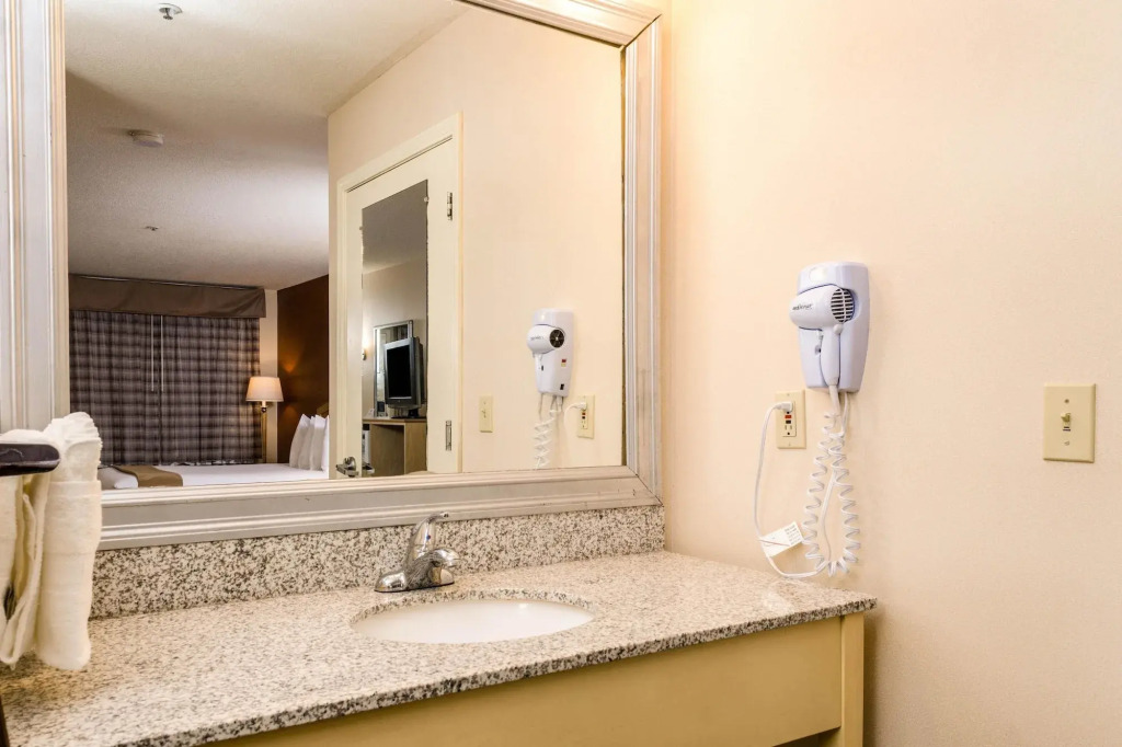 Quality Inn & Suites Lathrop