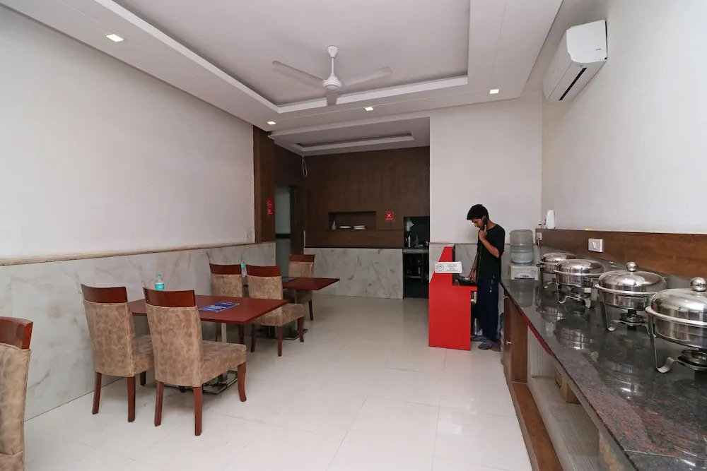 Hotel Era Residency