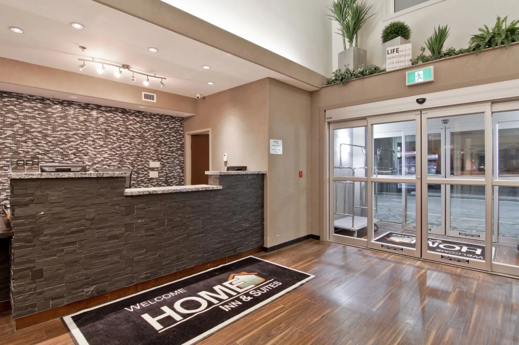 Home Inn & Suites Regina Airport