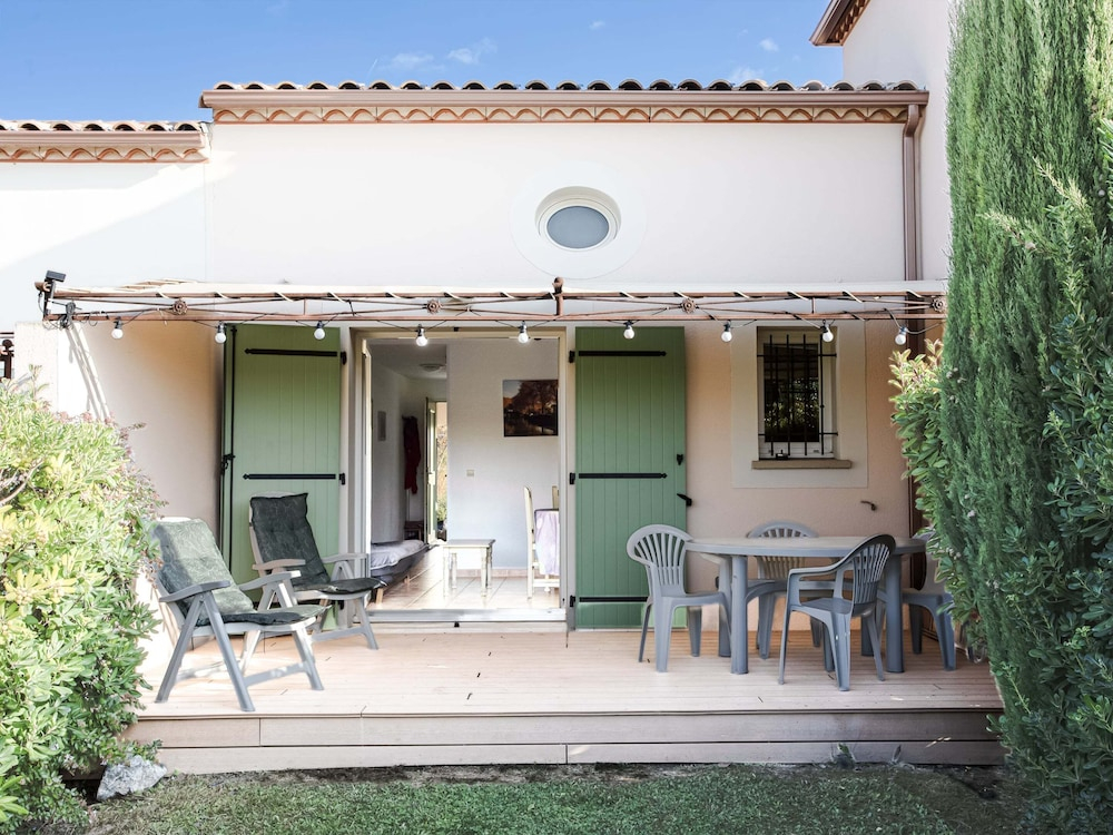 Quiet 6-guest Apartment in Homps