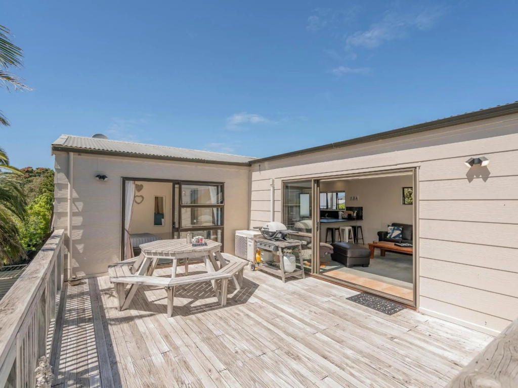 Surf Stay - Whitianga Holiday Home