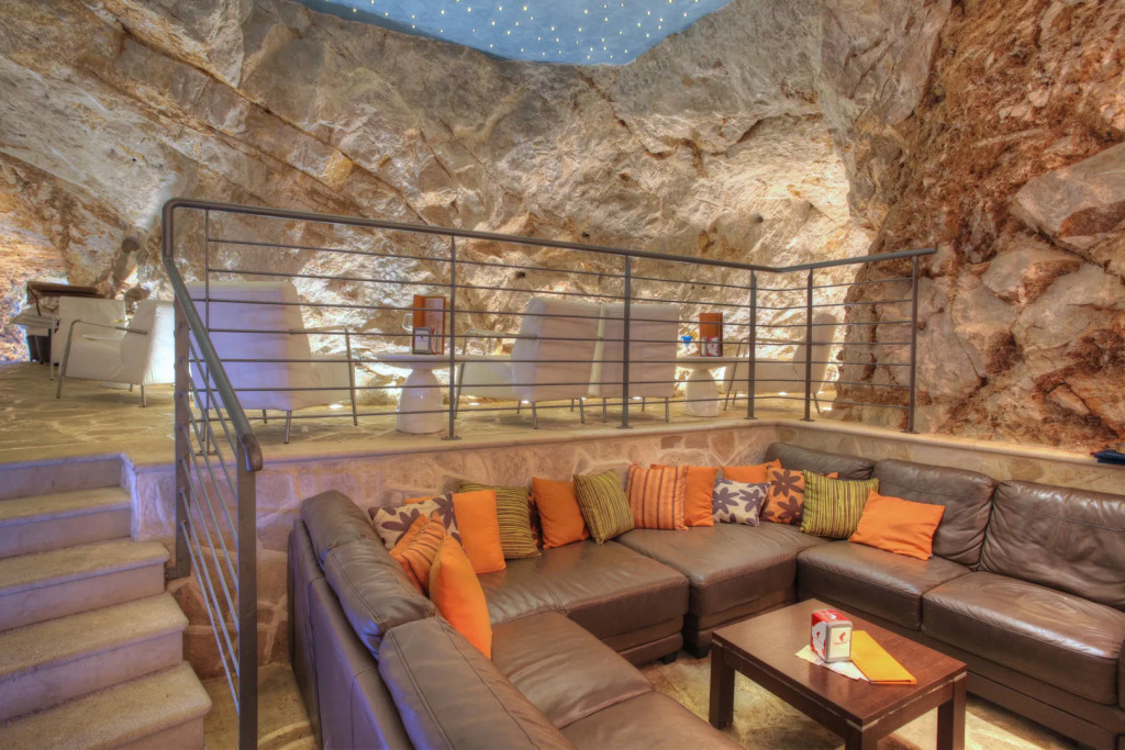 Hotel More