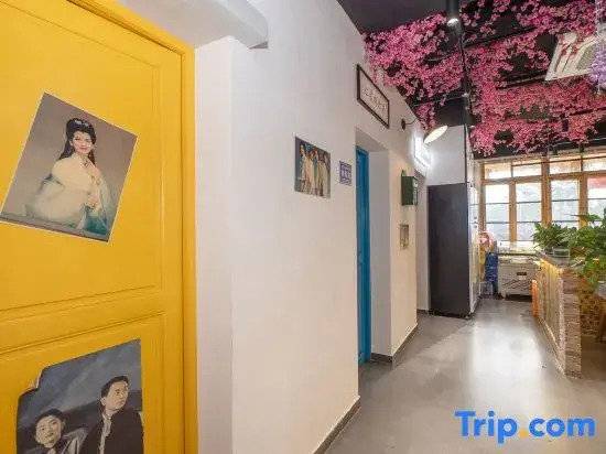 Jiuhua Mountain Jiuguniang Homestay (Tourist Service Center)