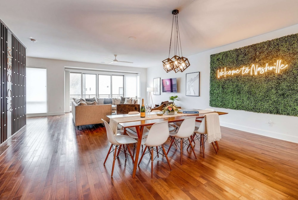 Downtown Luxury - 10 Beds Free Parking
