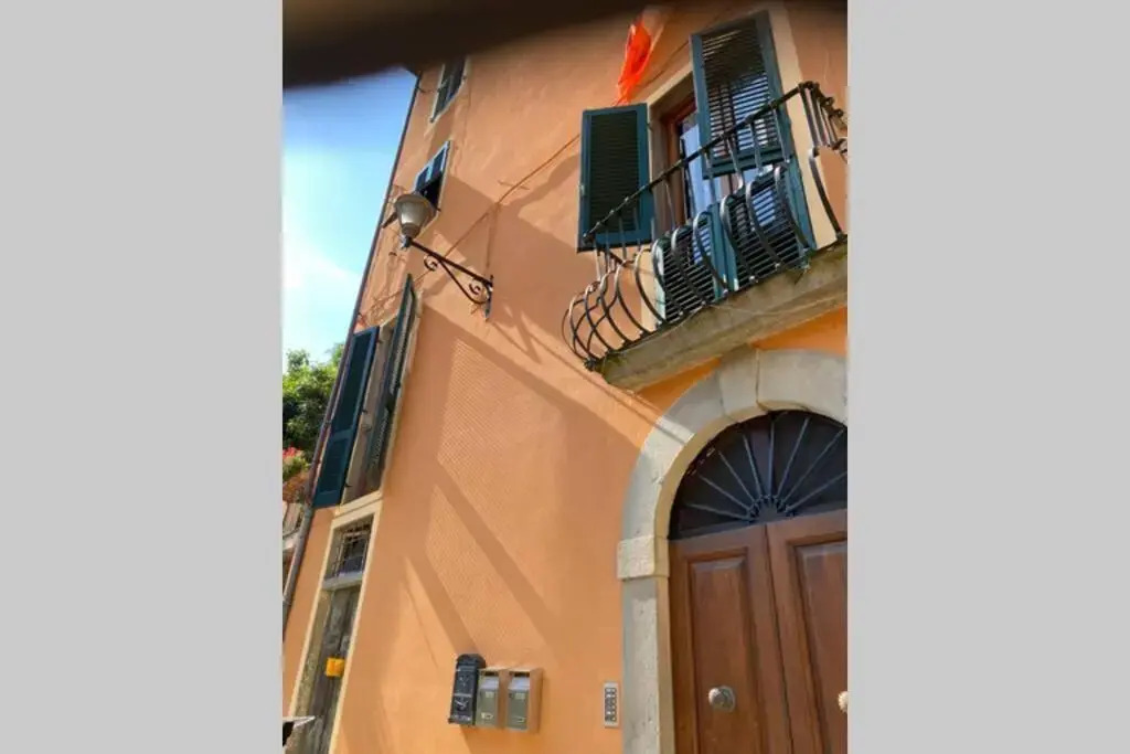 Exceptional 180m2 newly decorated private apartmen