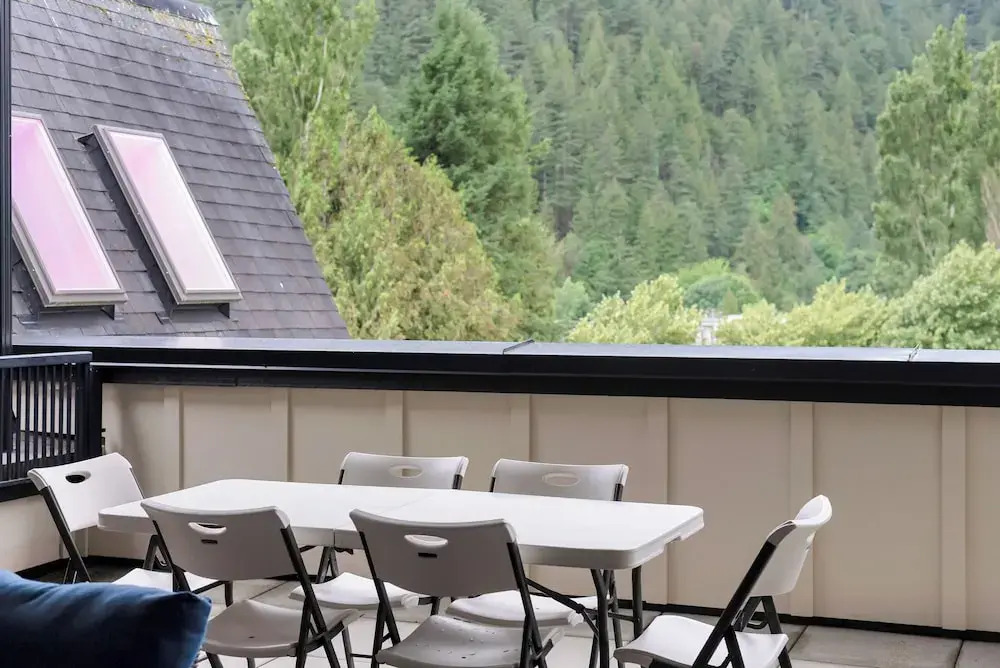 Lakefront Lux 2BR Symphony Of Comfort