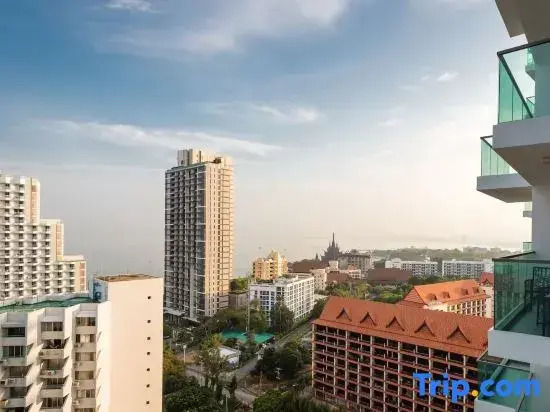 Wongamat Tower Duplex 1-Bedroom Free Electricity