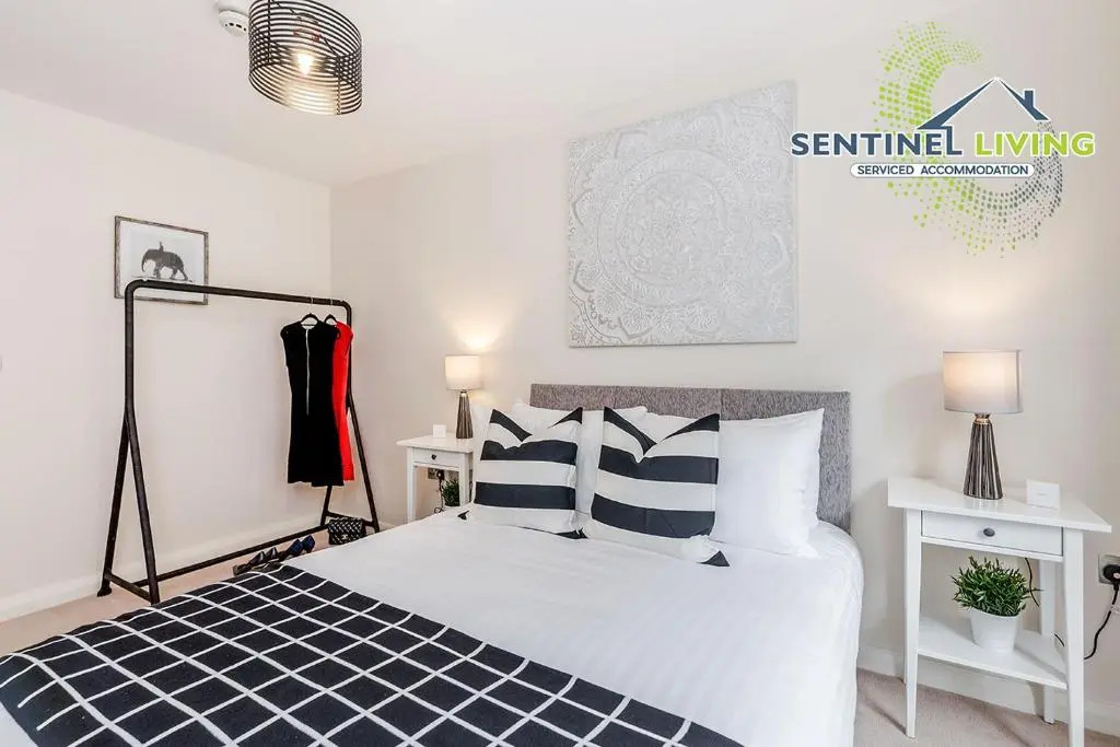Sentinel Living Serviced Accommodation, Windsor, 2 Bedroom Apartment with Free Parking and WiFi