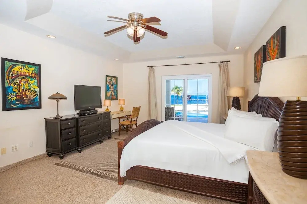 Lawson Rock - Angelfish 101 Studio Bedroom Condo by RedAwning