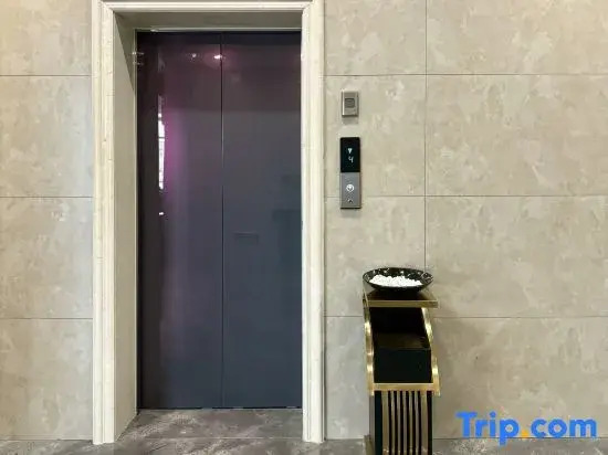 LiJin Holiday Hotel