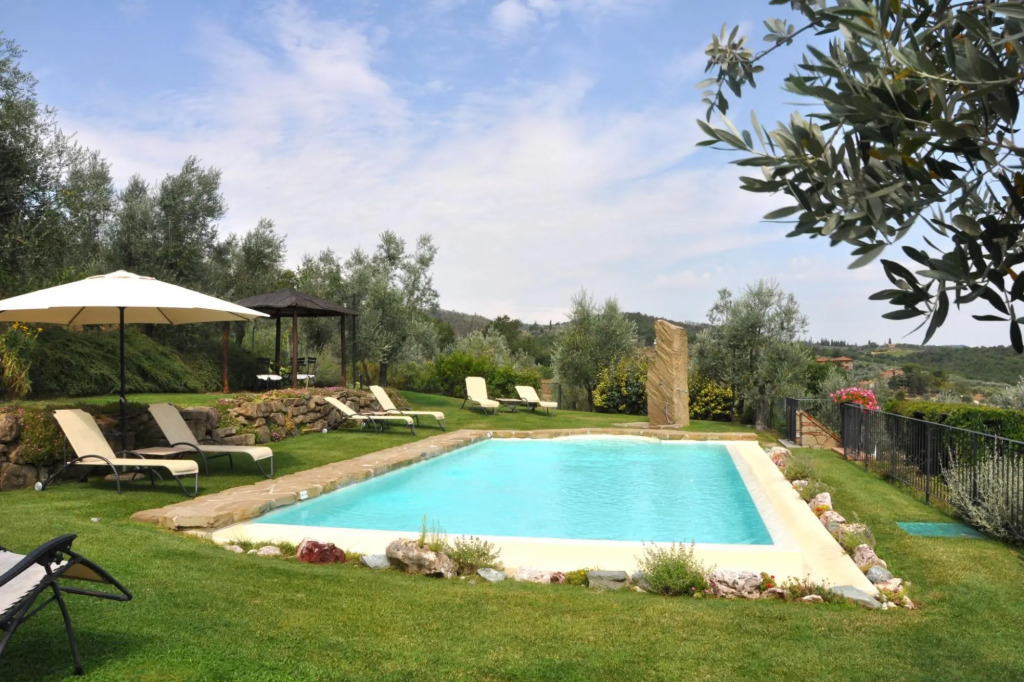 Beautiful villa sleeps 8 with private garden and pool-VILLA AGRIROSA