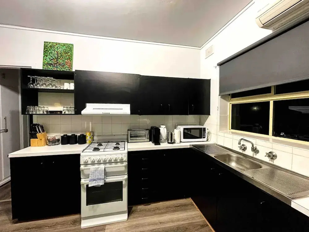 Unwind Esplanade Beach Escape No 5