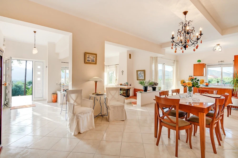 Light Filled Spacious Private Villa with Pool