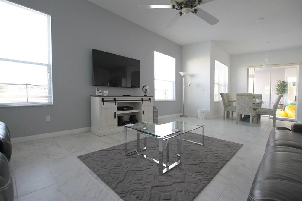 Large 5 bed Villa With South Facing Pool Overlooking Water