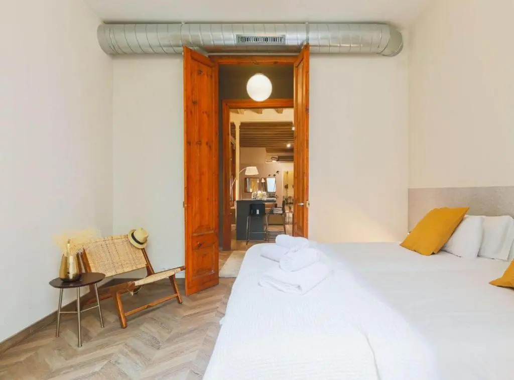 Avinyó- New Listing -Spacious Loft in the Gothic Quarter!