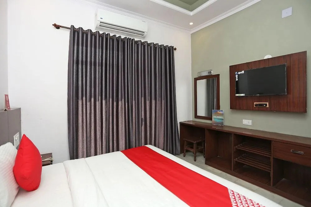 OYO 23240 Hotel Pramod Palace
