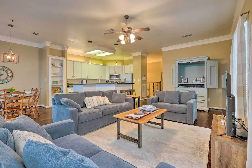 Waterfront Lake Conroe Getaway w/ Multiple Decks