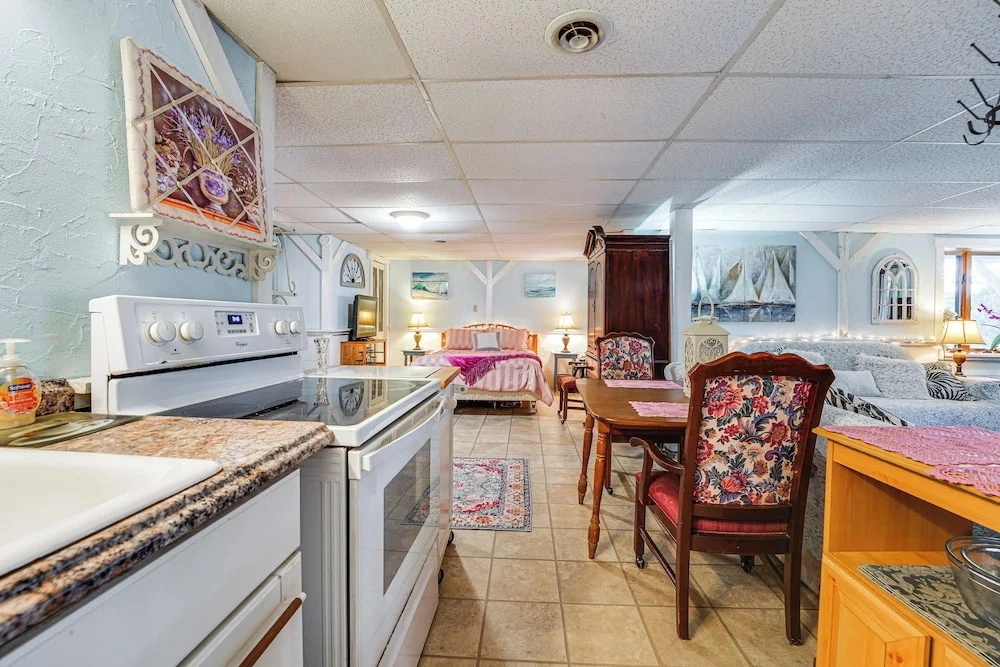 3 Mi to Bath Historic District! Stylish Studio