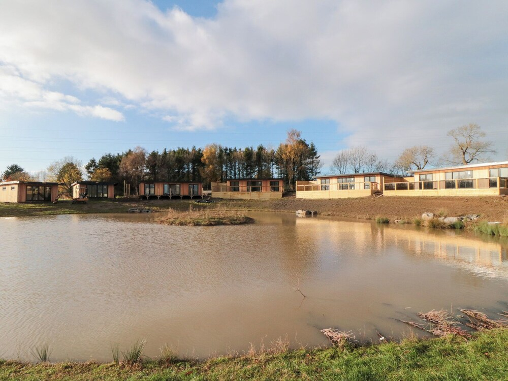 Lodge 2 @ Holmewood Lakes