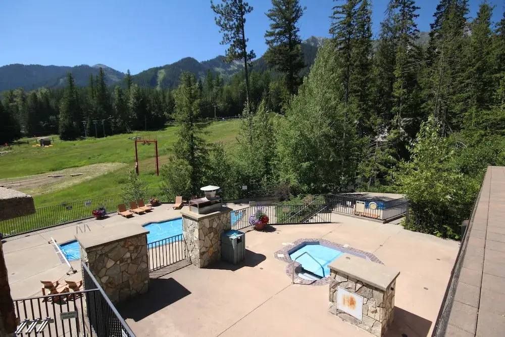 Snow Creek Lodge by Fernie Lodging Co